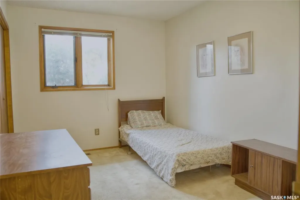 802 7th Street E Saskatoon SK S7H 0Y4