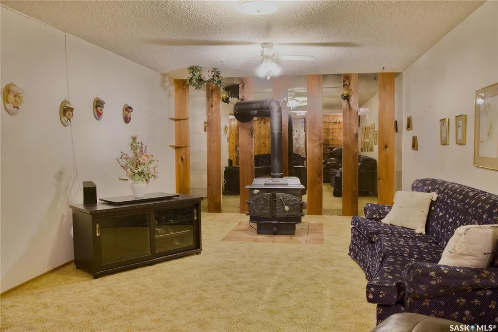 802 7th Street E Saskatoon SK S7H 0Y4