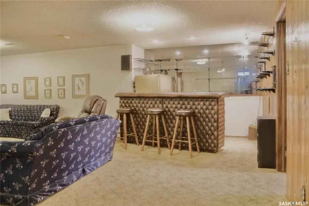 802 7th Street E Saskatoon SK S7H 0Y4