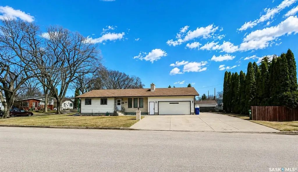802 7th Street E Saskatoon SK S7H 0Y4