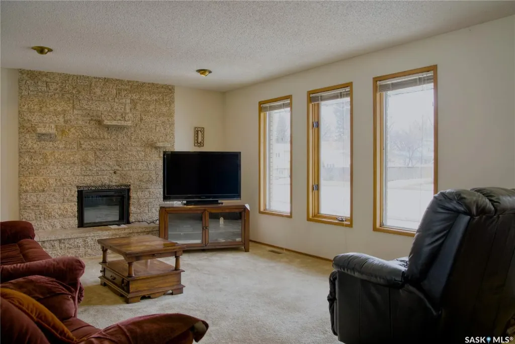 802 7th Street E Saskatoon SK S7H 0Y4