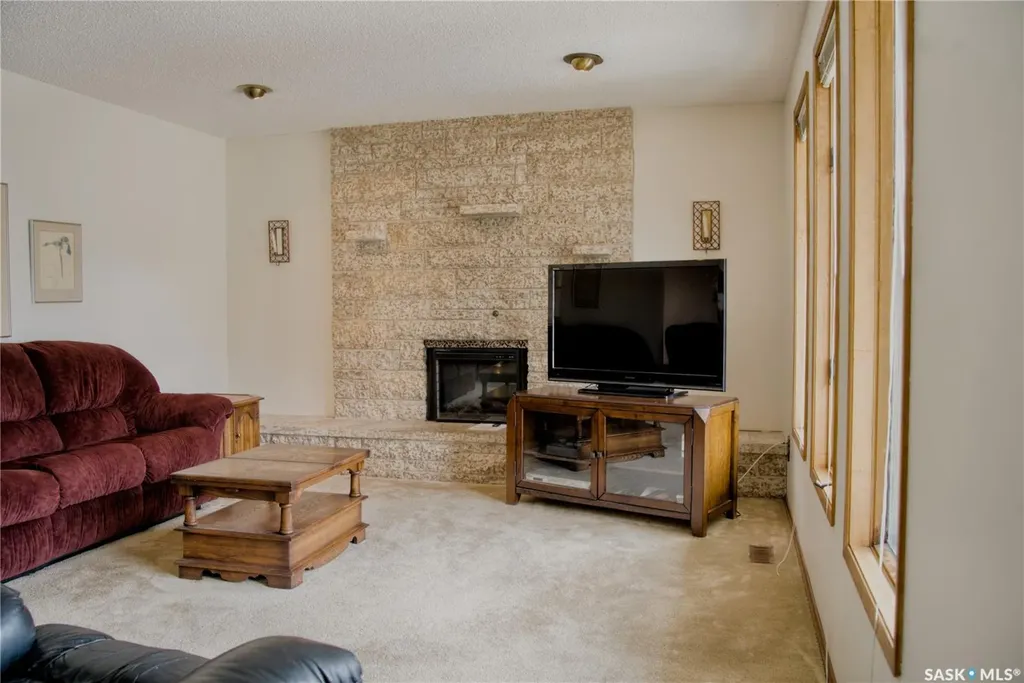 802 7th Street E Saskatoon SK S7H 0Y4