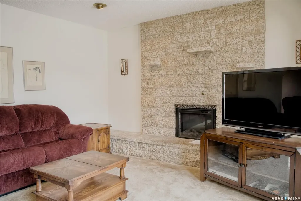 802 7th Street E Saskatoon SK S7H 0Y4