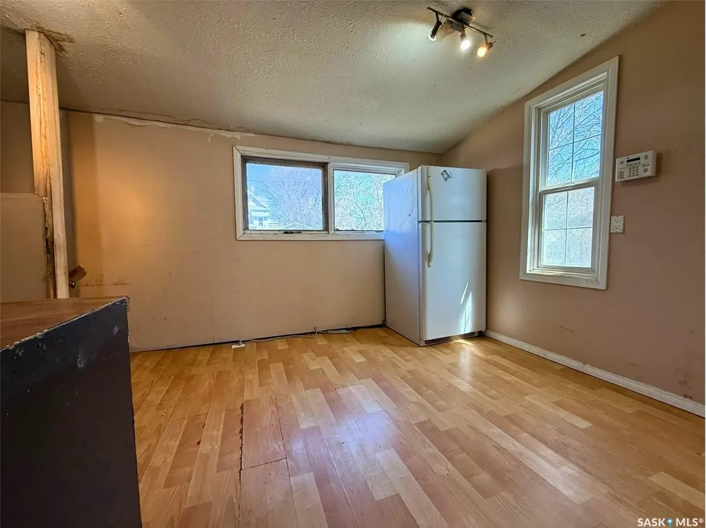 562 Athabasca Street W Moose Jaw SK S6H 2C6