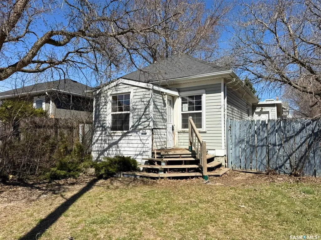 562 Athabasca Street W Moose Jaw SK S6H 2C6