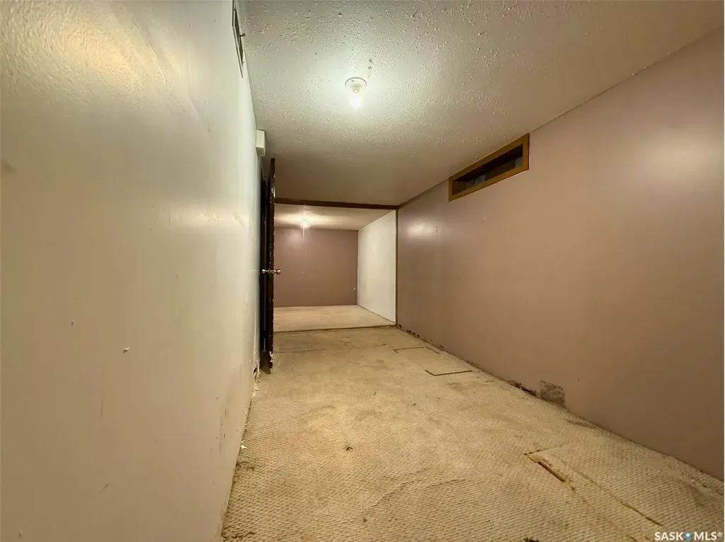 562 Athabasca Street W Moose Jaw SK S6H 2C6