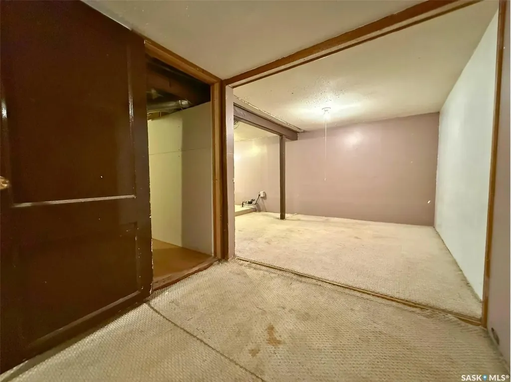 562 Athabasca Street W Moose Jaw SK S6H 2C6