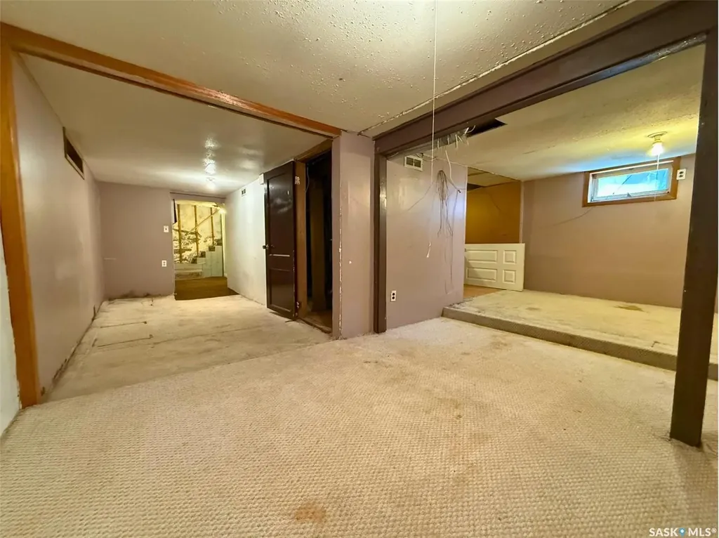 562 Athabasca Street W Moose Jaw SK S6H 2C6