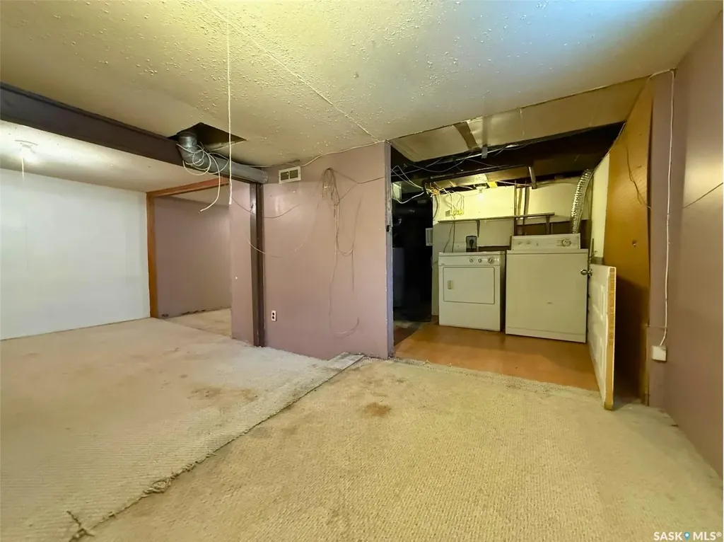 562 Athabasca Street W Moose Jaw SK S6H 2C6