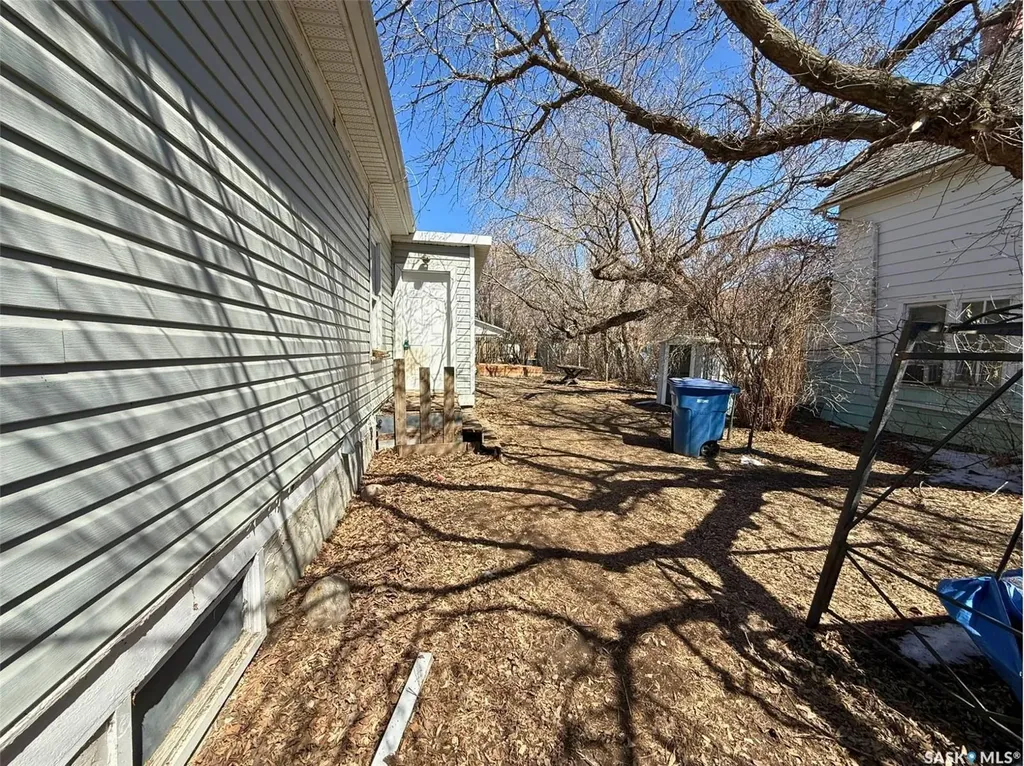 562 Athabasca Street W Moose Jaw SK S6H 2C6