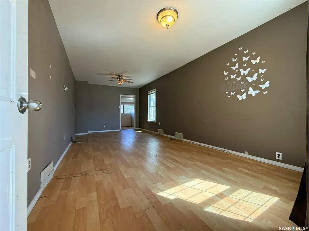562 Athabasca Street W Moose Jaw SK S6H 2C6