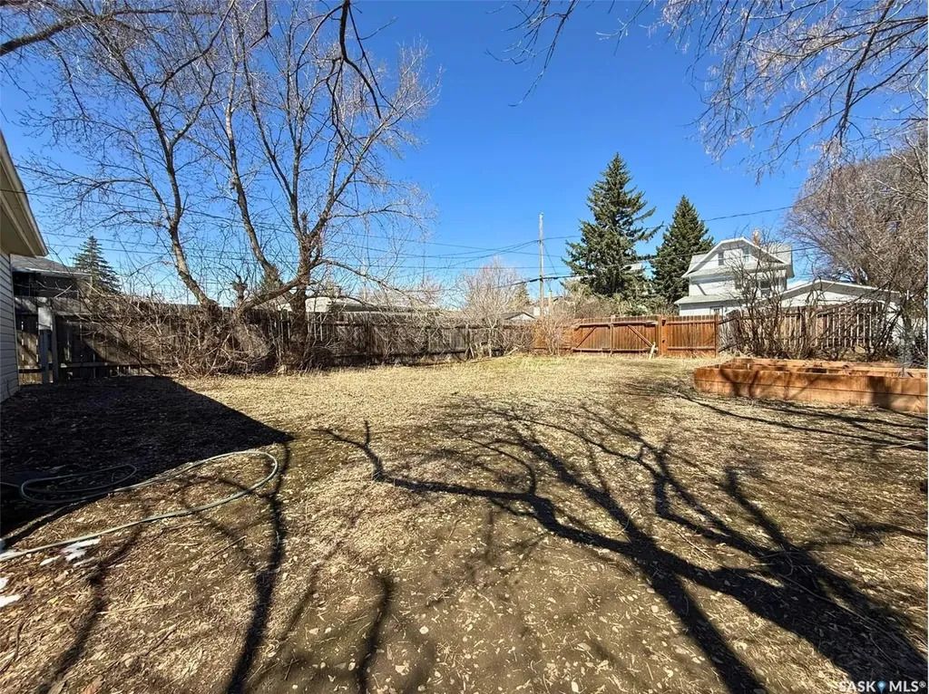 562 Athabasca Street W Moose Jaw SK S6H 2C6