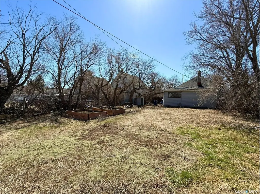562 Athabasca Street W Moose Jaw SK S6H 2C6