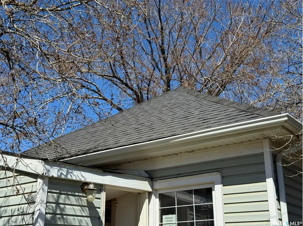 562 Athabasca Street W Moose Jaw SK S6H 2C6