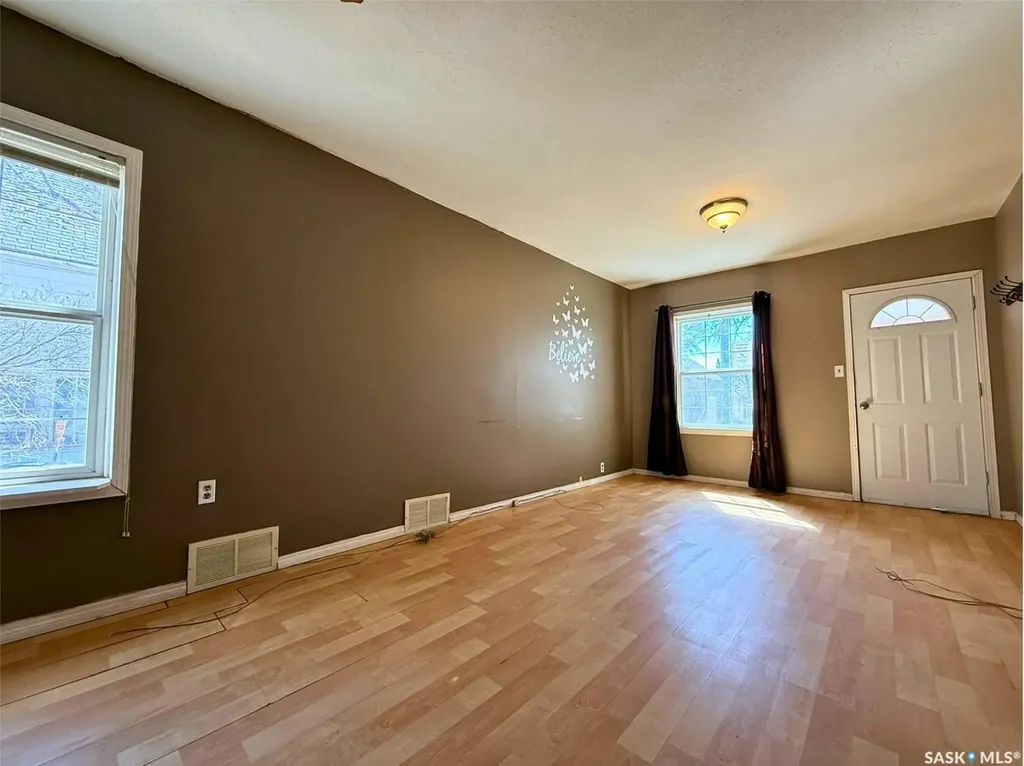562 Athabasca Street W Moose Jaw SK S6H 2C6