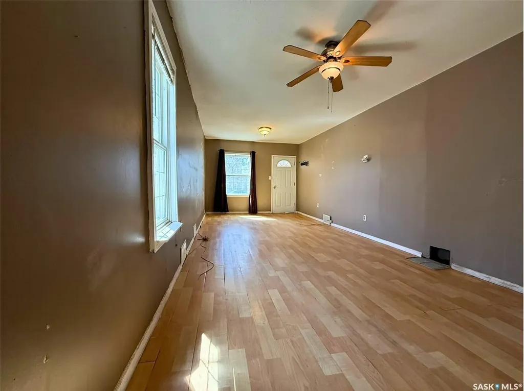 562 Athabasca Street W Moose Jaw SK S6H 2C6