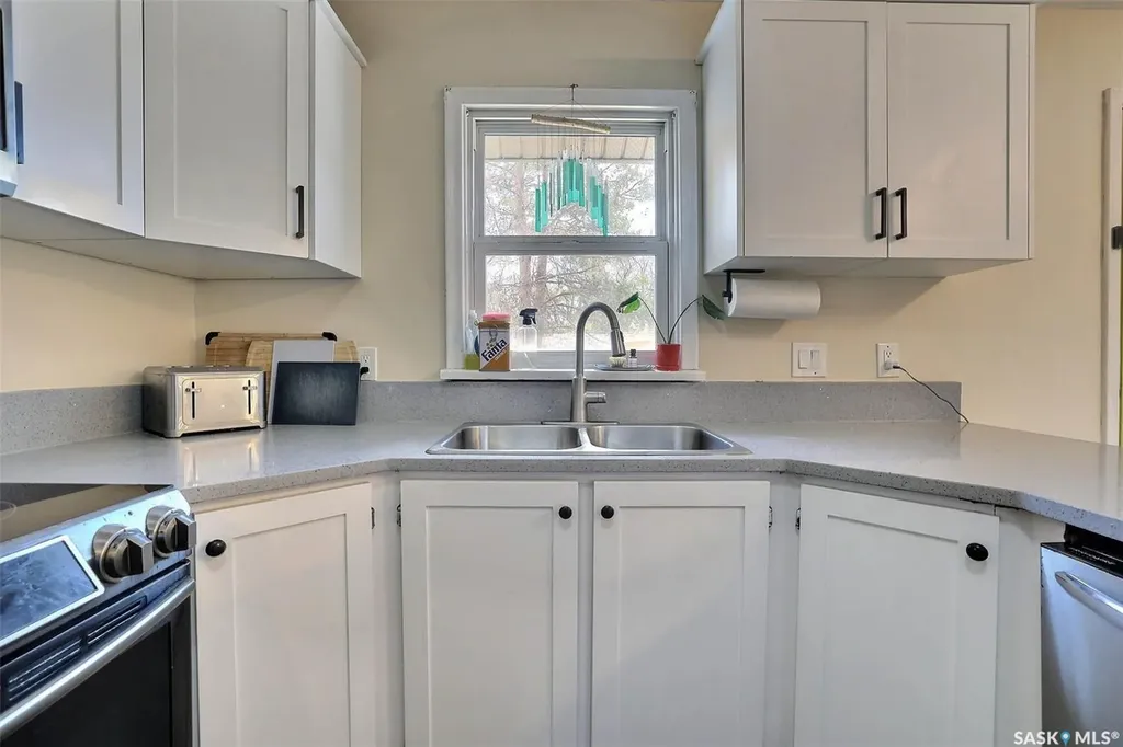 617 Mullin Avenue E Regina SK S4N 1E1
