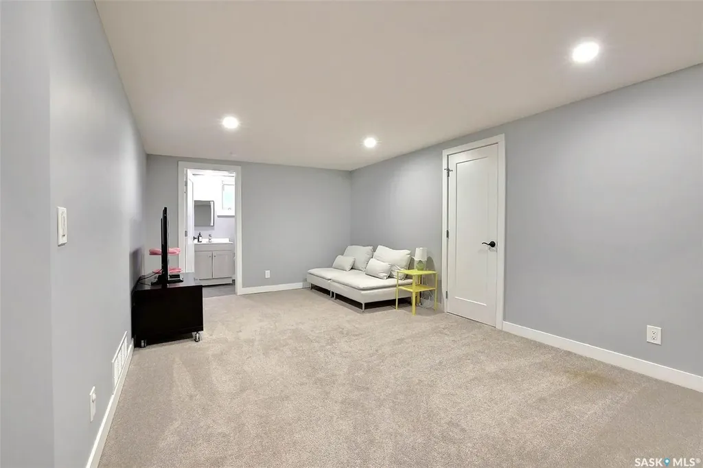617 Mullin Avenue E Regina SK S4N 1E1