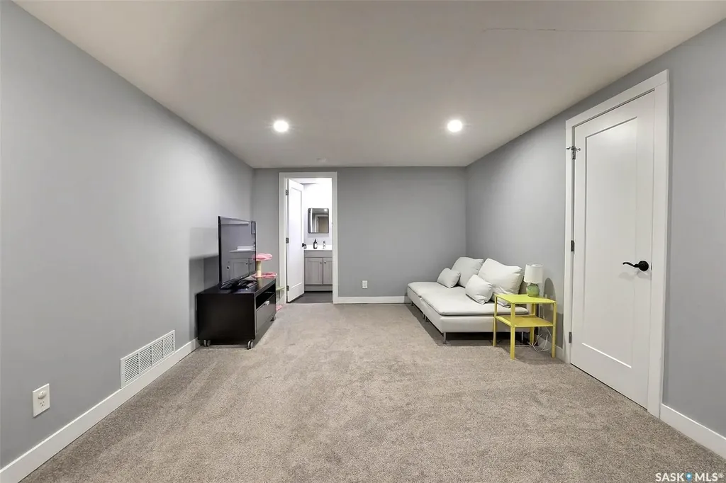 617 Mullin Avenue E Regina SK S4N 1E1
