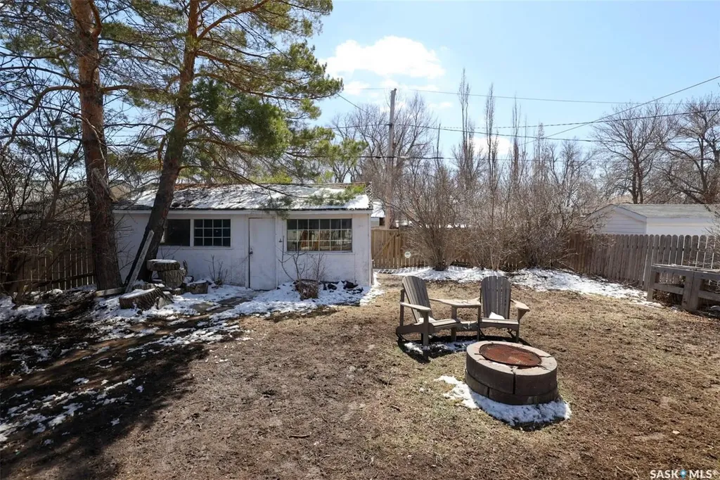 617 Mullin Avenue E Regina SK S4N 1E1