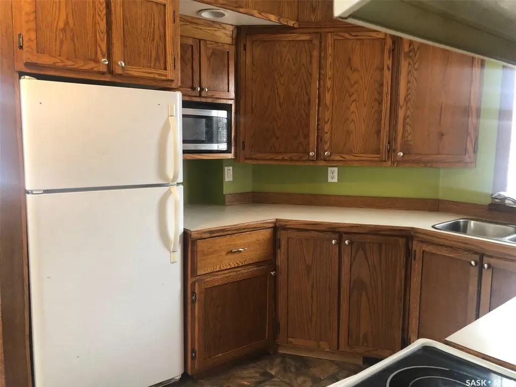 220 Eighth Avenue E Canora SK S0A 0L0