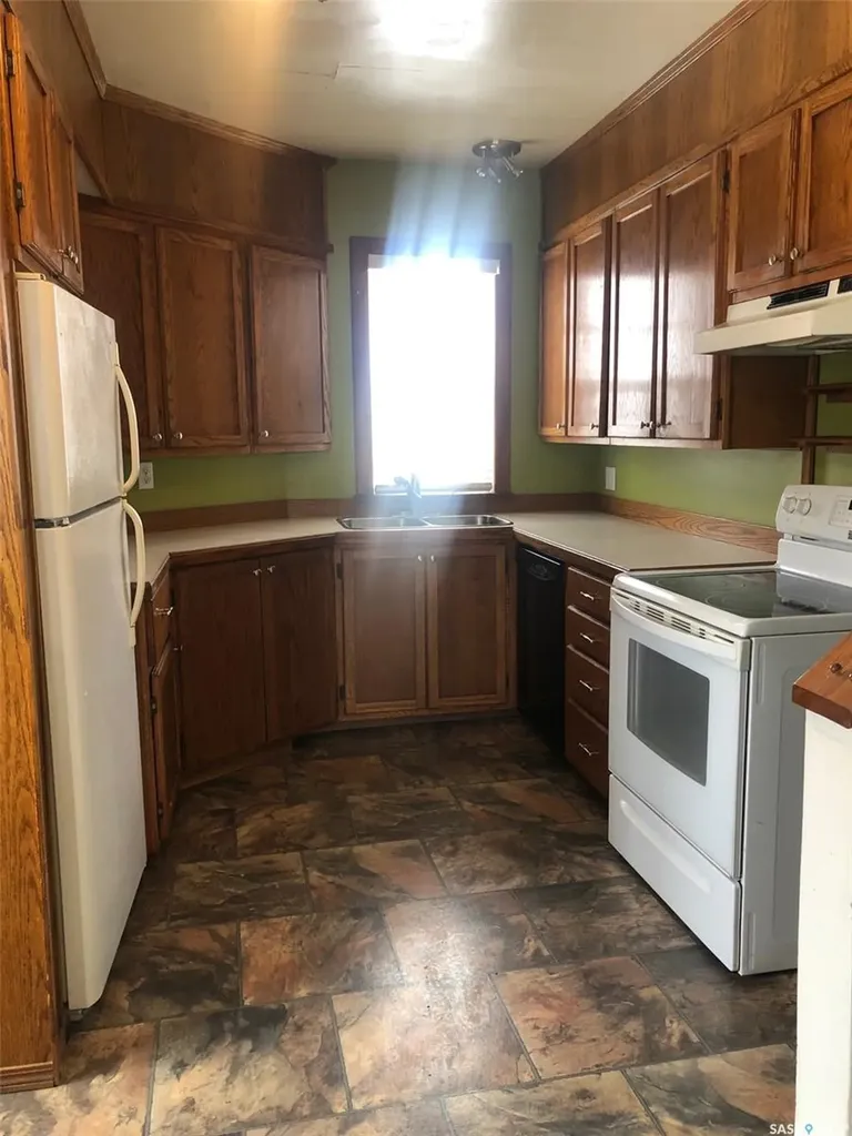 220 Eighth Avenue E Canora SK S0A 0L0
