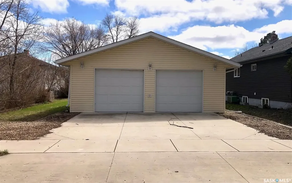 220 Eighth Avenue E Canora SK S0A 0L0