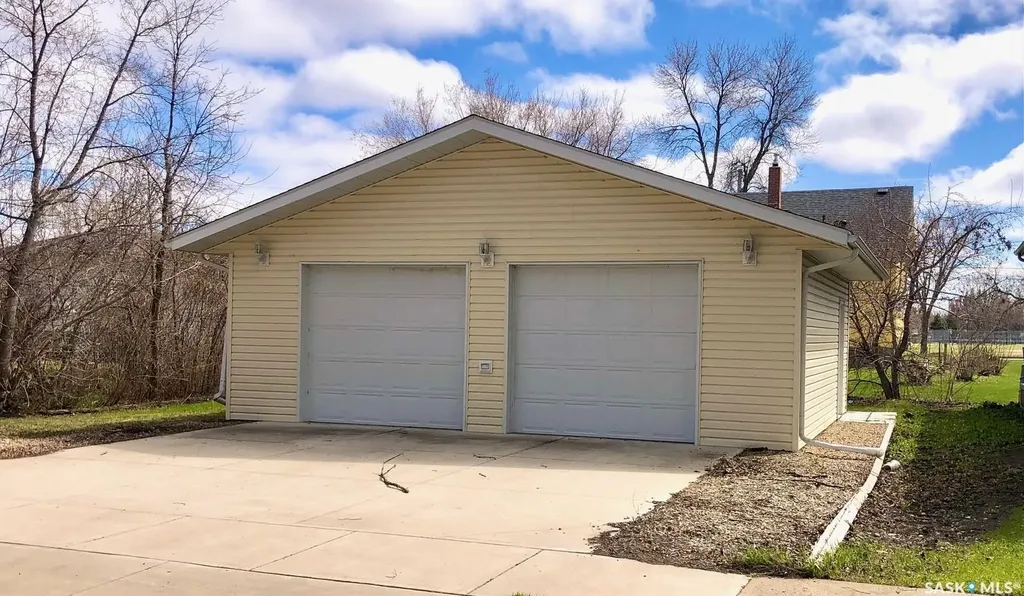 220 Eighth Avenue E Canora SK S0A 0L0