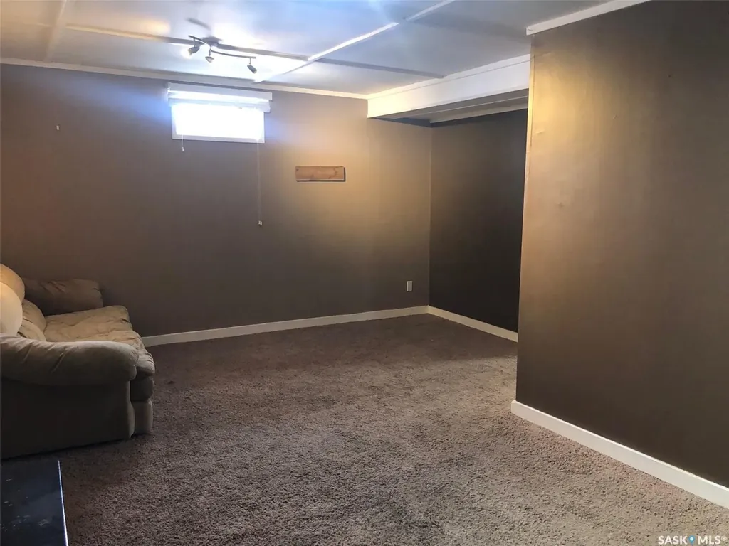 220 Eighth Avenue E Canora SK S0A 0L0