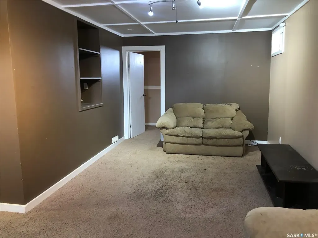 220 Eighth Avenue E Canora SK S0A 0L0