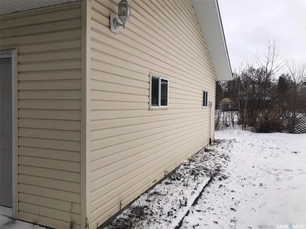 220 Eighth Avenue E Canora SK S0A 0L0