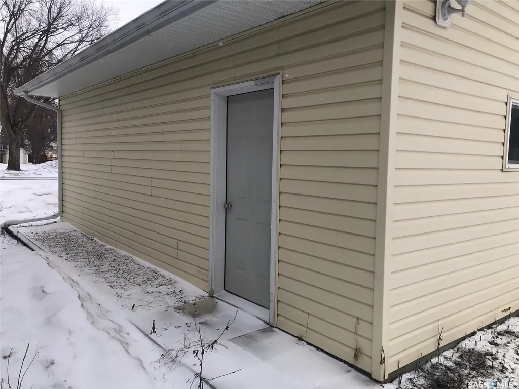 220 Eighth Avenue E Canora SK S0A 0L0