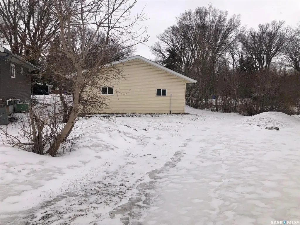 220 Eighth Avenue E Canora SK S0A 0L0