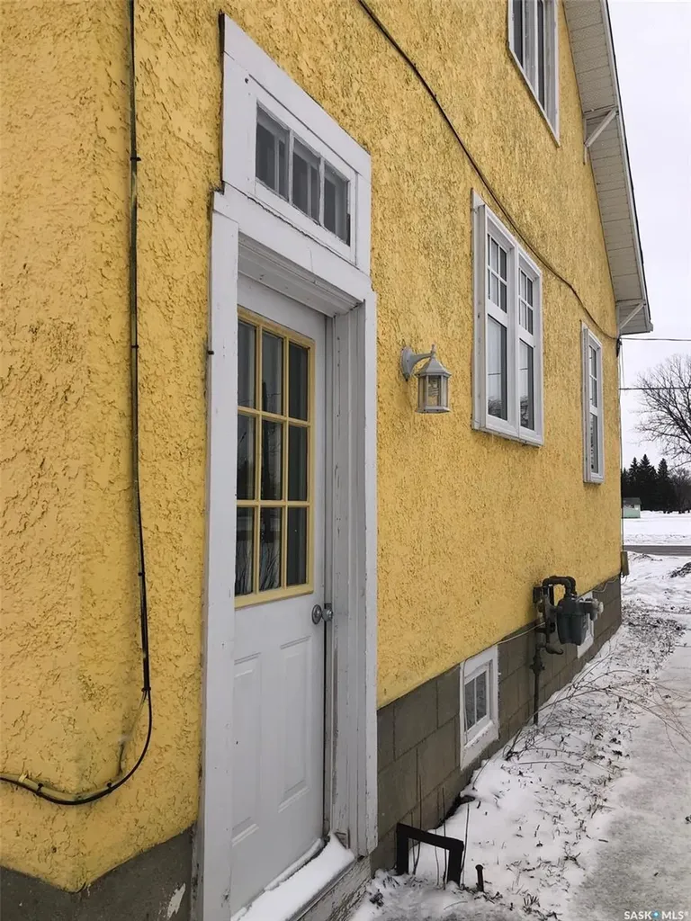220 Eighth Avenue E Canora SK S0A 0L0