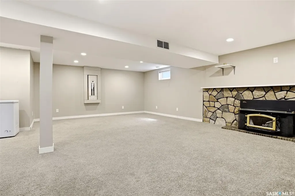 75 Rothwell Crescent Regina SK S4N 1R5