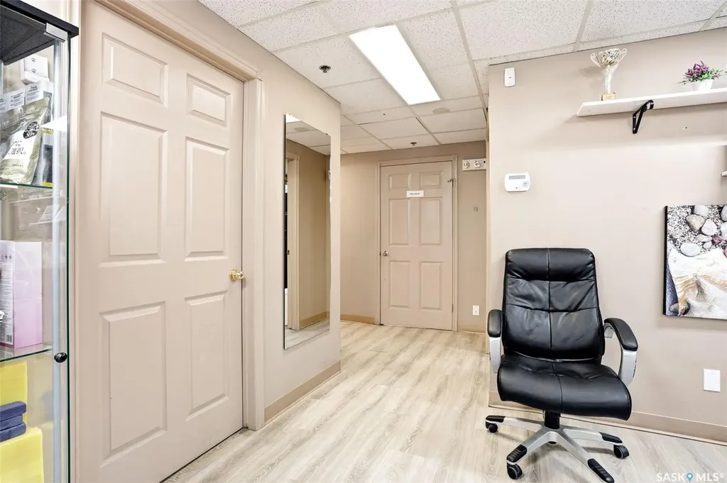 1868 Scarth Street Regina SK S4P 2G3
