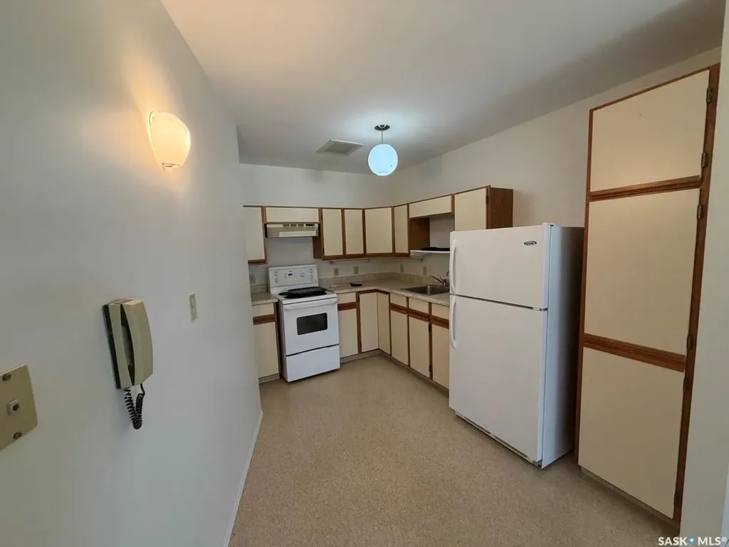 704 Assiniboia Avenue Maryfield SK S0G 3K0