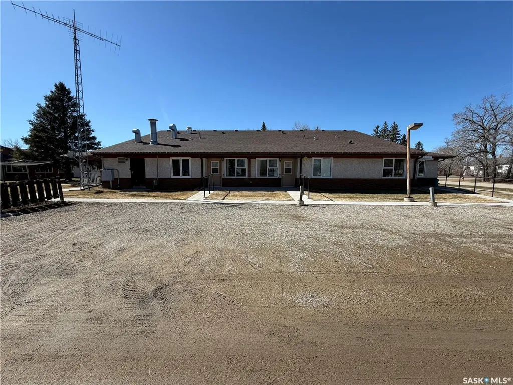 704 Assiniboia Avenue Maryfield SK S0G 3K0