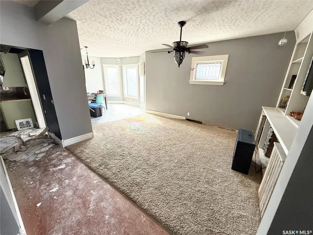 408 Assiniboia Street Weyburn SK S4H 0R6