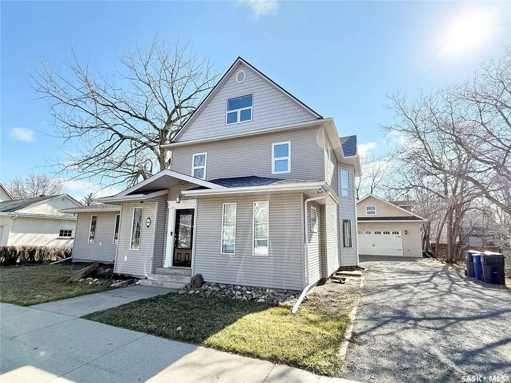 408 Assiniboia Street Weyburn SK S4H 0R6