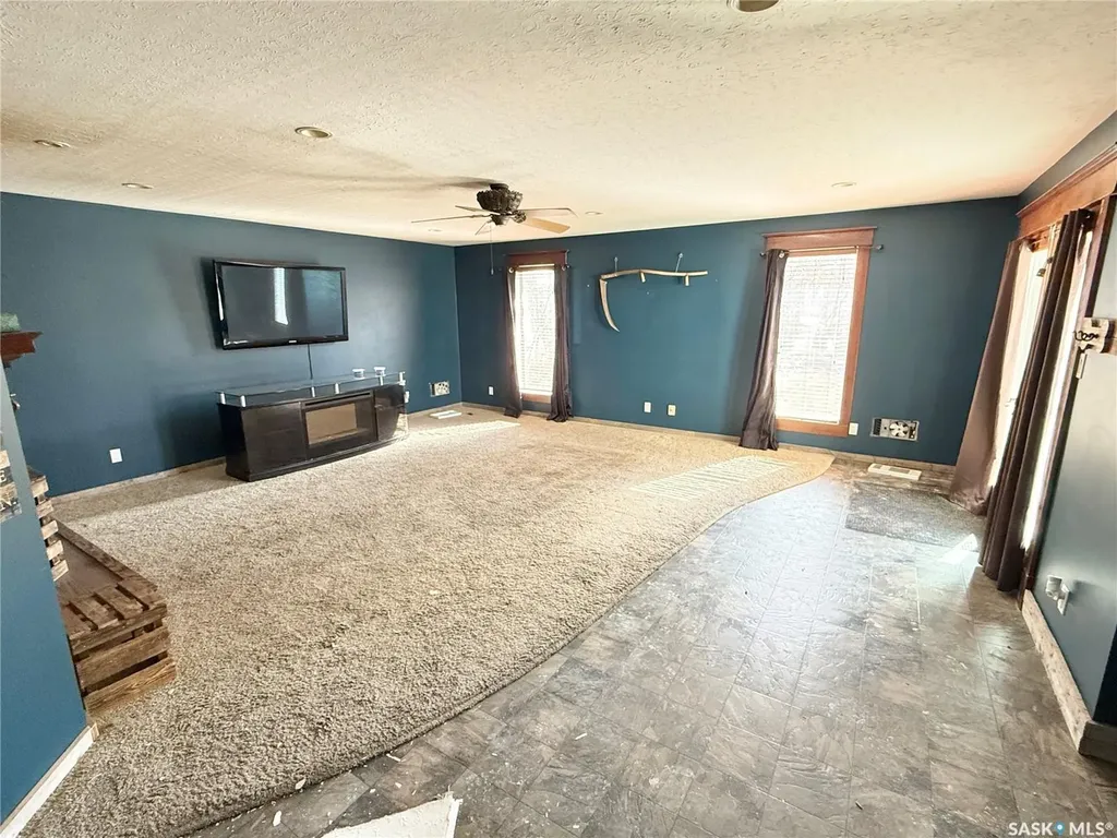 408 Assiniboia Street Weyburn SK S4H 0R6