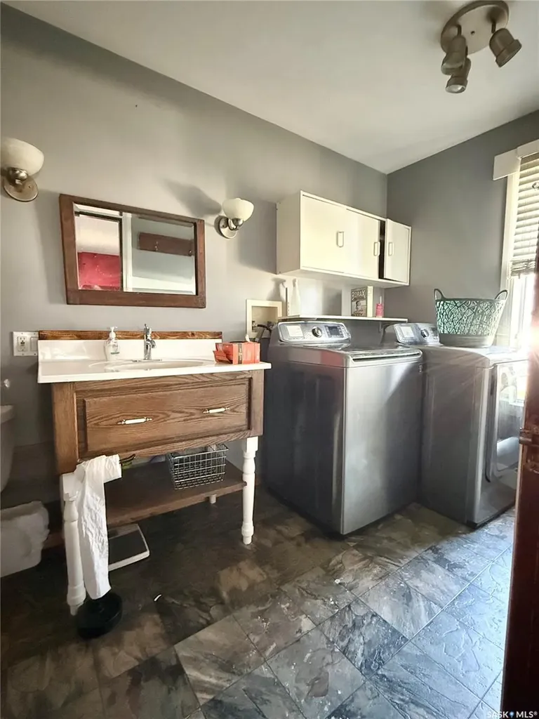 408 Assiniboia Street Weyburn SK S4H 0R6