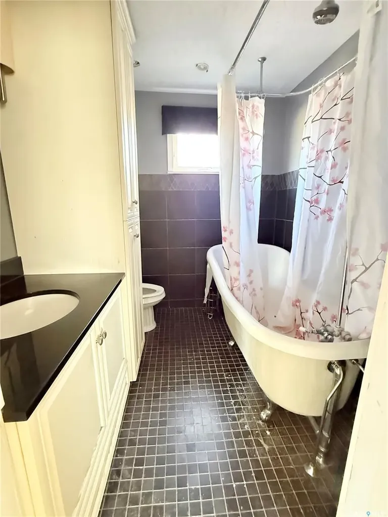 408 Assiniboia Street Weyburn SK S4H 0R6
