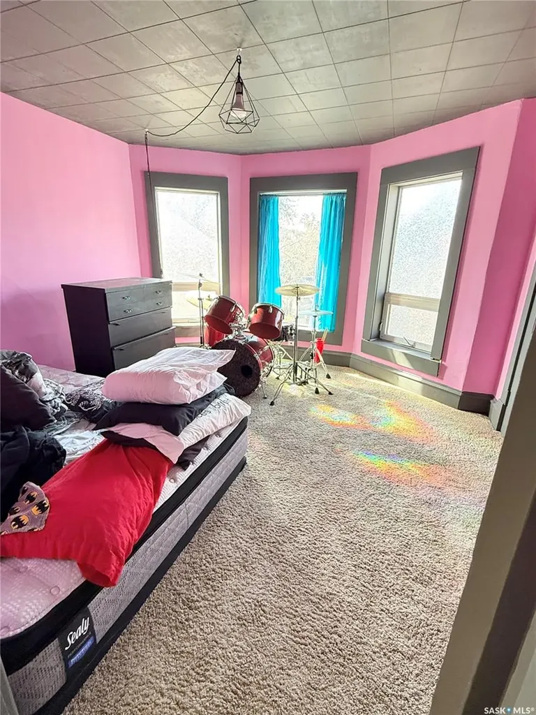 408 Assiniboia Street Weyburn SK S4H 0R6
