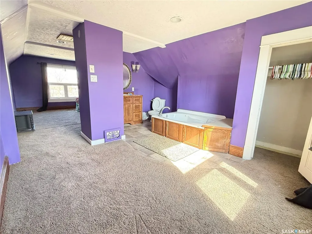 408 Assiniboia Street Weyburn SK S4H 0R6
