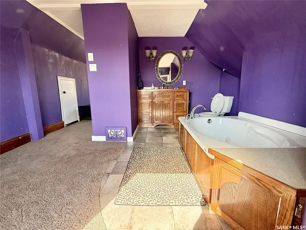 408 Assiniboia Street Weyburn SK S4H 0R6