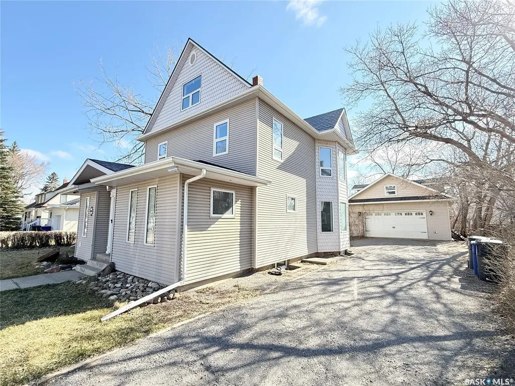 408 Assiniboia Street Weyburn SK S4H 0R6