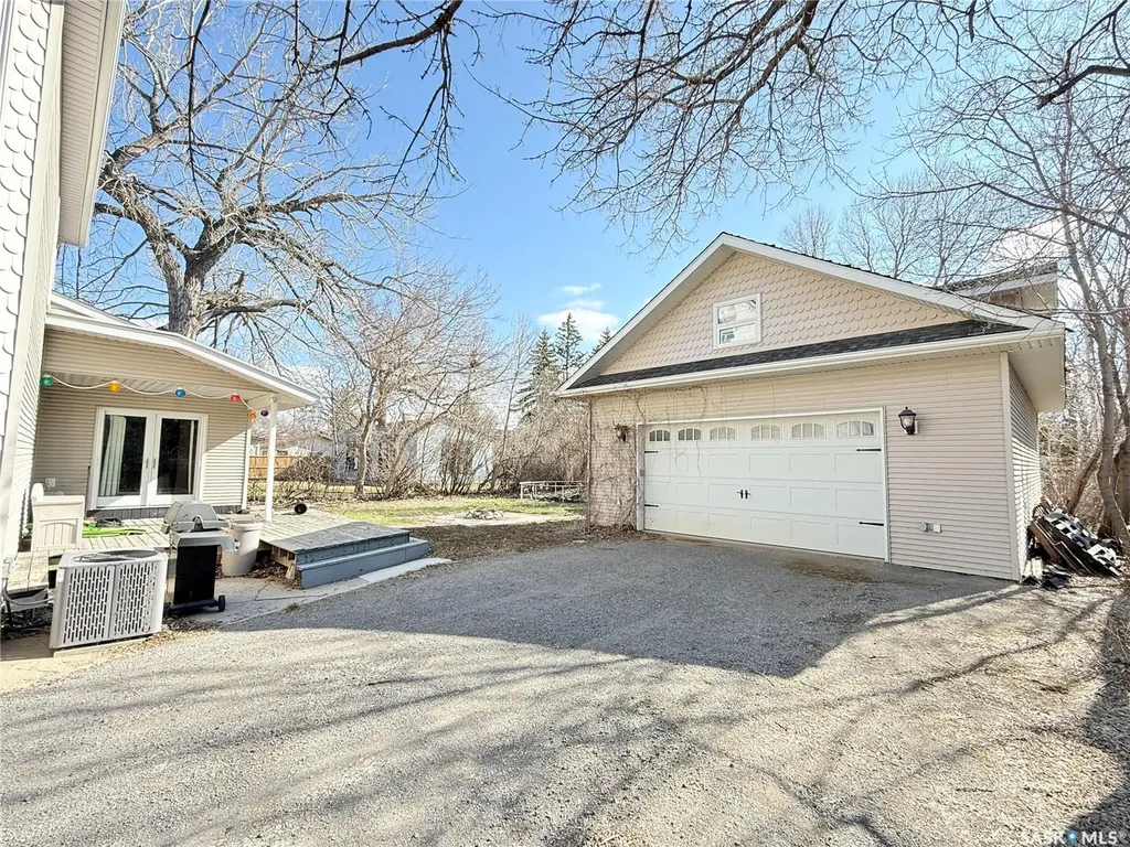 408 Assiniboia Street Weyburn SK S4H 0R6