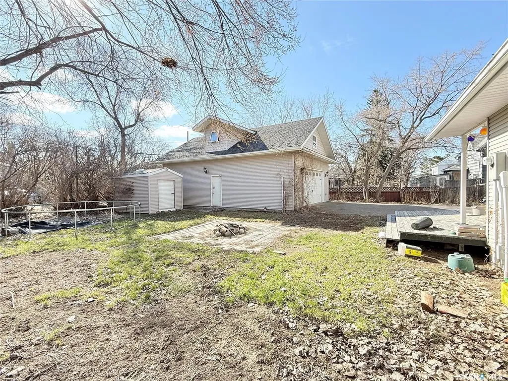 408 Assiniboia Street Weyburn SK S4H 0R6