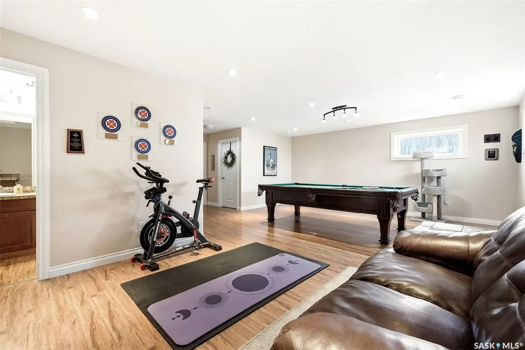 24 Bardel Crescent Pilot Butte SK S0G 3Z0